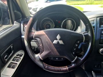 Mitsubishi Pajero 3.2 DI-D Edition 30 (200PS) AllradAHK