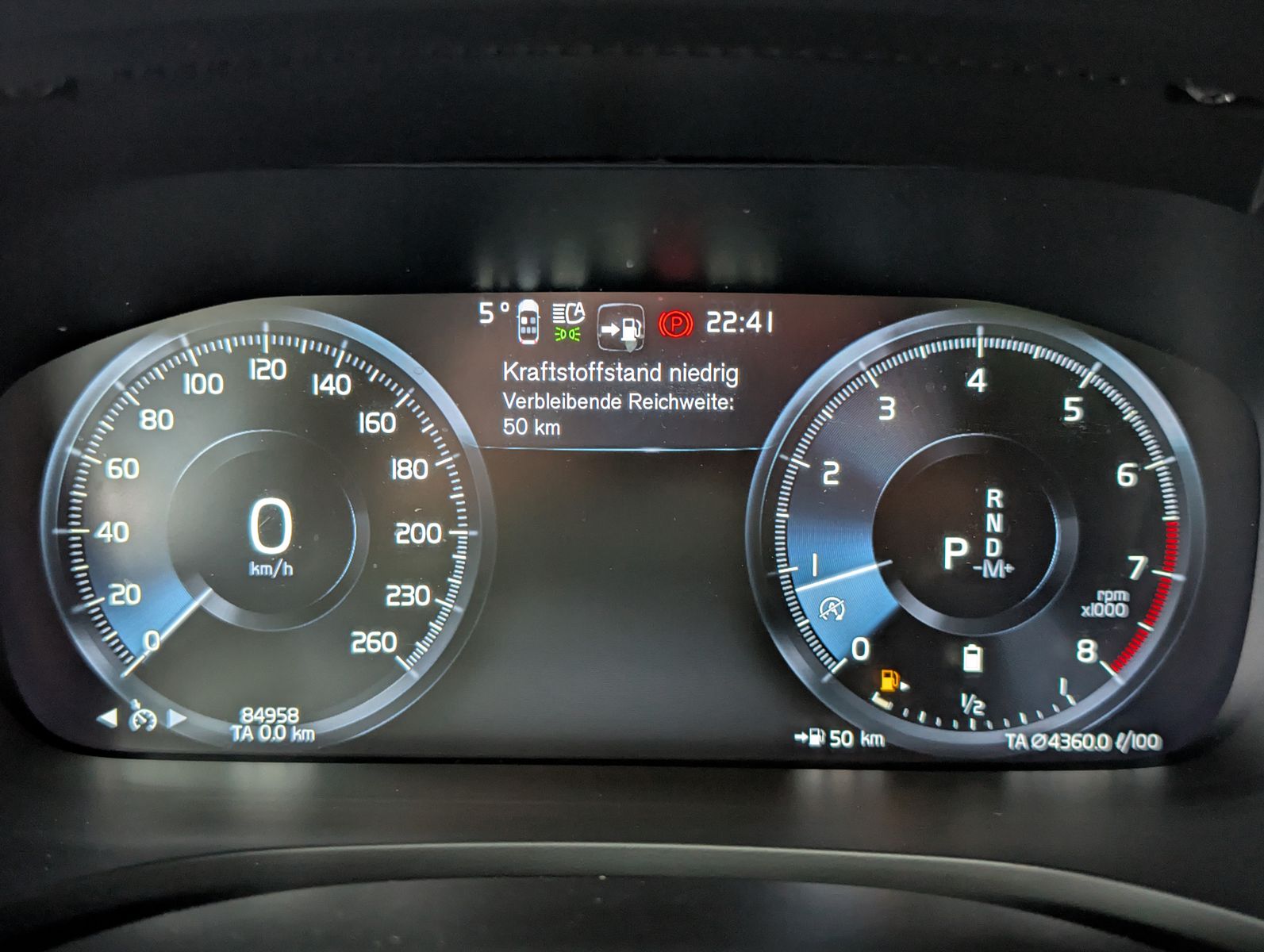 Fahrzeugabbildung Volvo V60 PANO H&K LED APP KAM VIRT 17" AHK-VORB. PERL