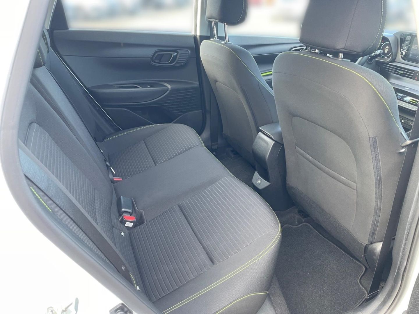 Fahrzeugabbildung Hyundai i20 1.0T Mild-Hybrid Intro Allwetter Sitzheizung