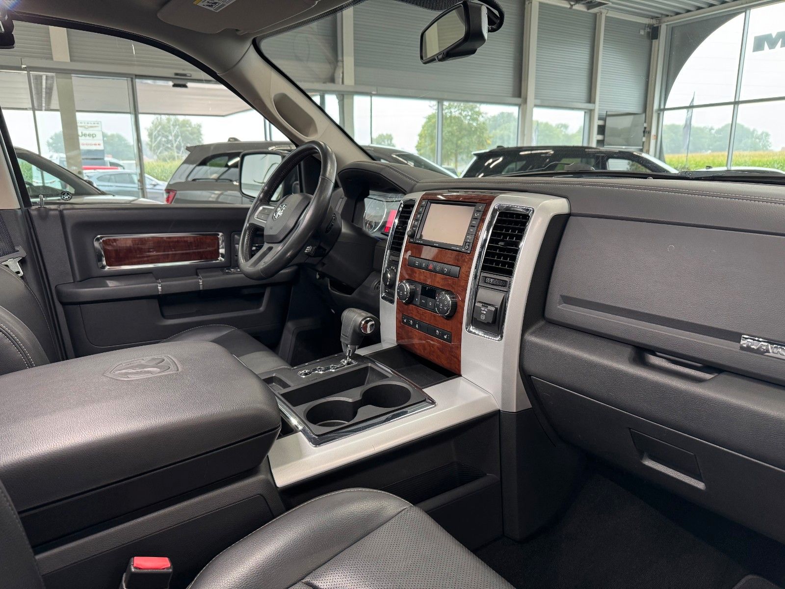 Fahrzeugabbildung Dodge RAM 5,7 Laramie Crew Cab LPG DVD RAM BOX 1.Hand