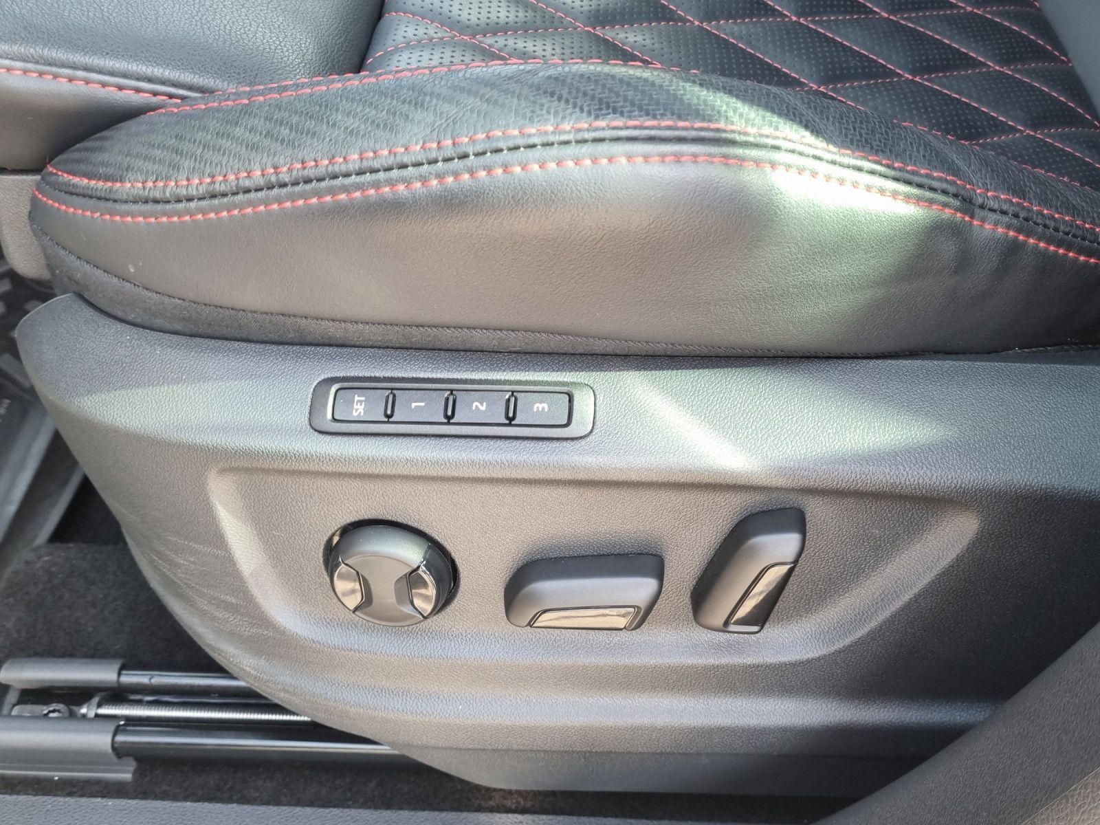 Fahrzeugabbildung SKODA Kodiaq RS 4x4 2,0 TSI DSG Navi Pano ACC AHK