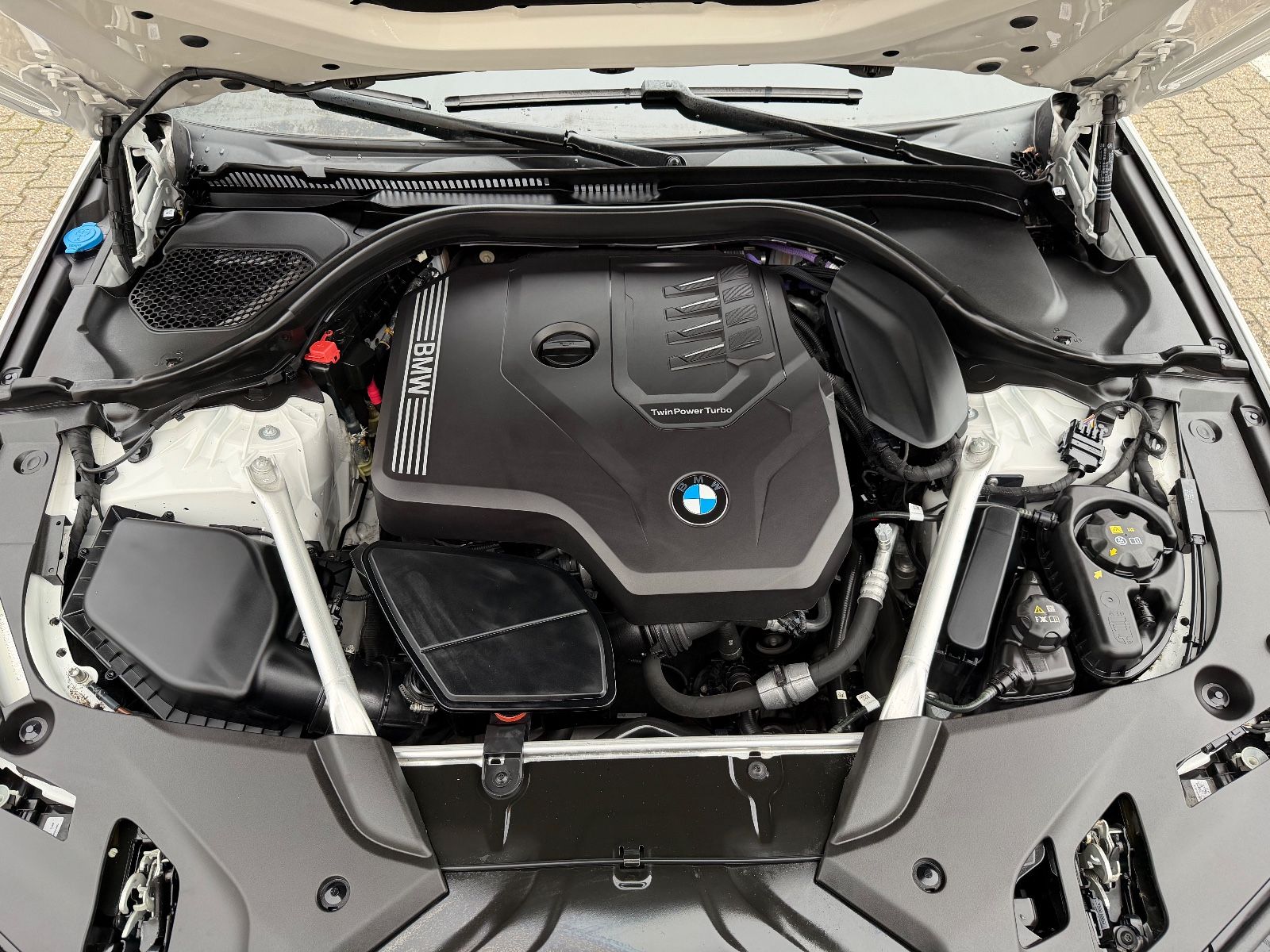 Fahrzeugabbildung BMW 520 i Touring M Sport H&K AHK LED KAMERA