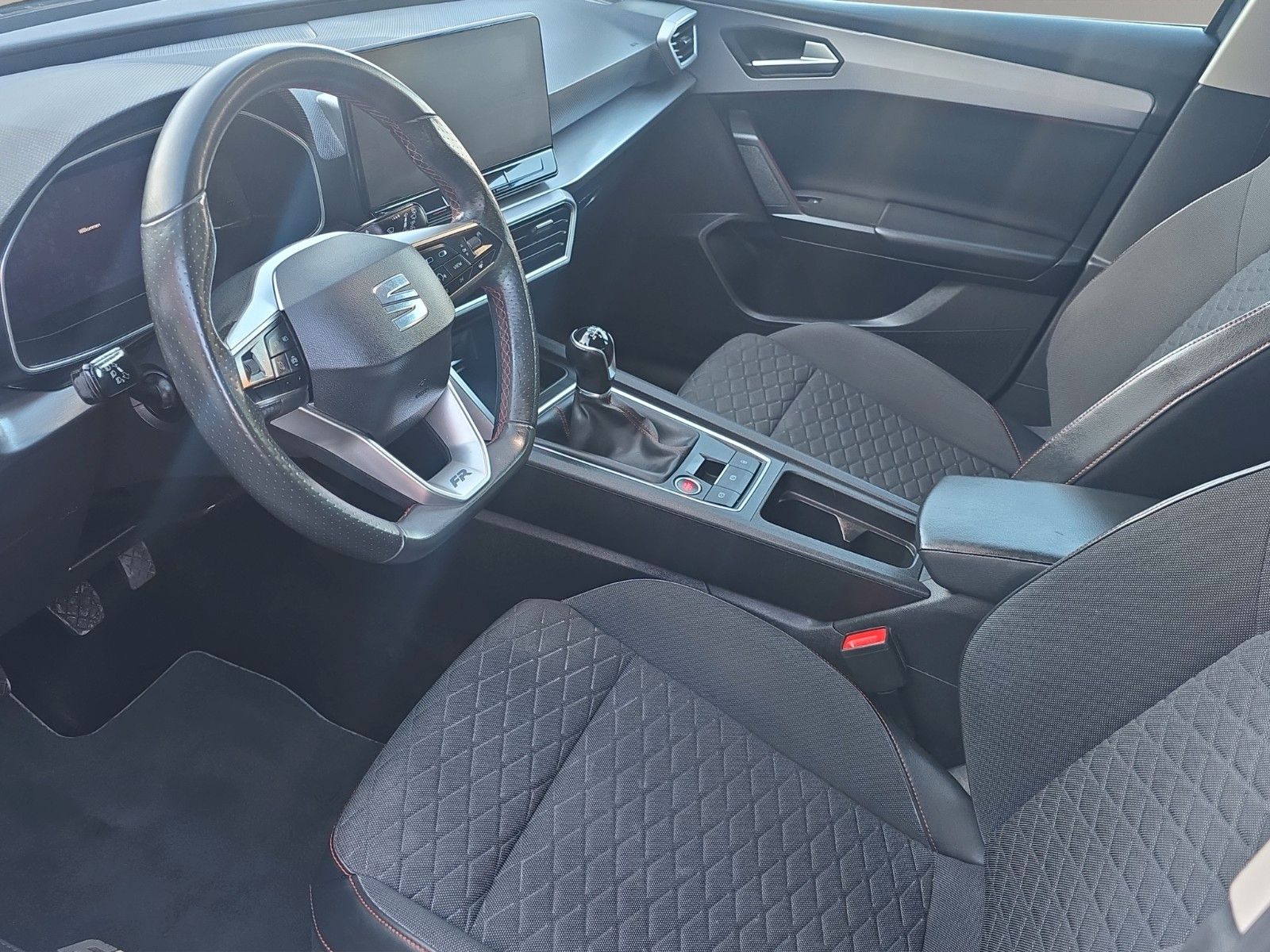 Fahrzeugabbildung SEAT Leon FR Sports LED+NAV+APP+ACC