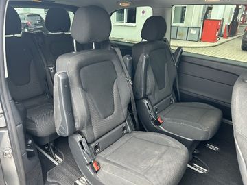 Mercedes V 220 - 12