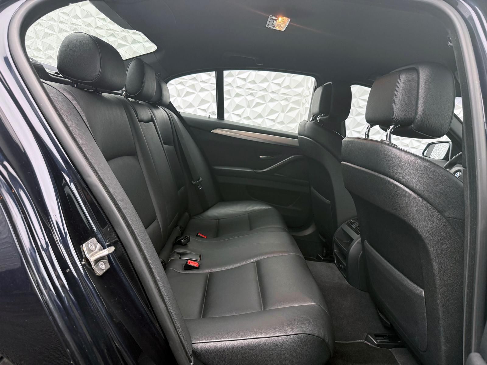 Fahrzeugabbildung BMW d M-PAKET/AUTOMATIK/SHADDOW/LED/AMBIENTE/PDC/NAV