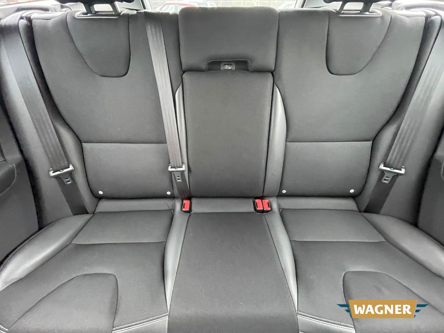 Fahrzeugabbildung Volvo XC60 Momentum 2WD Bi-Xenon SHZ 1-Hand