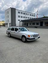 Mercedes-Benz 200 T Modell Benzin mitt Automat - Mercedes-Benz 200 aus 1993