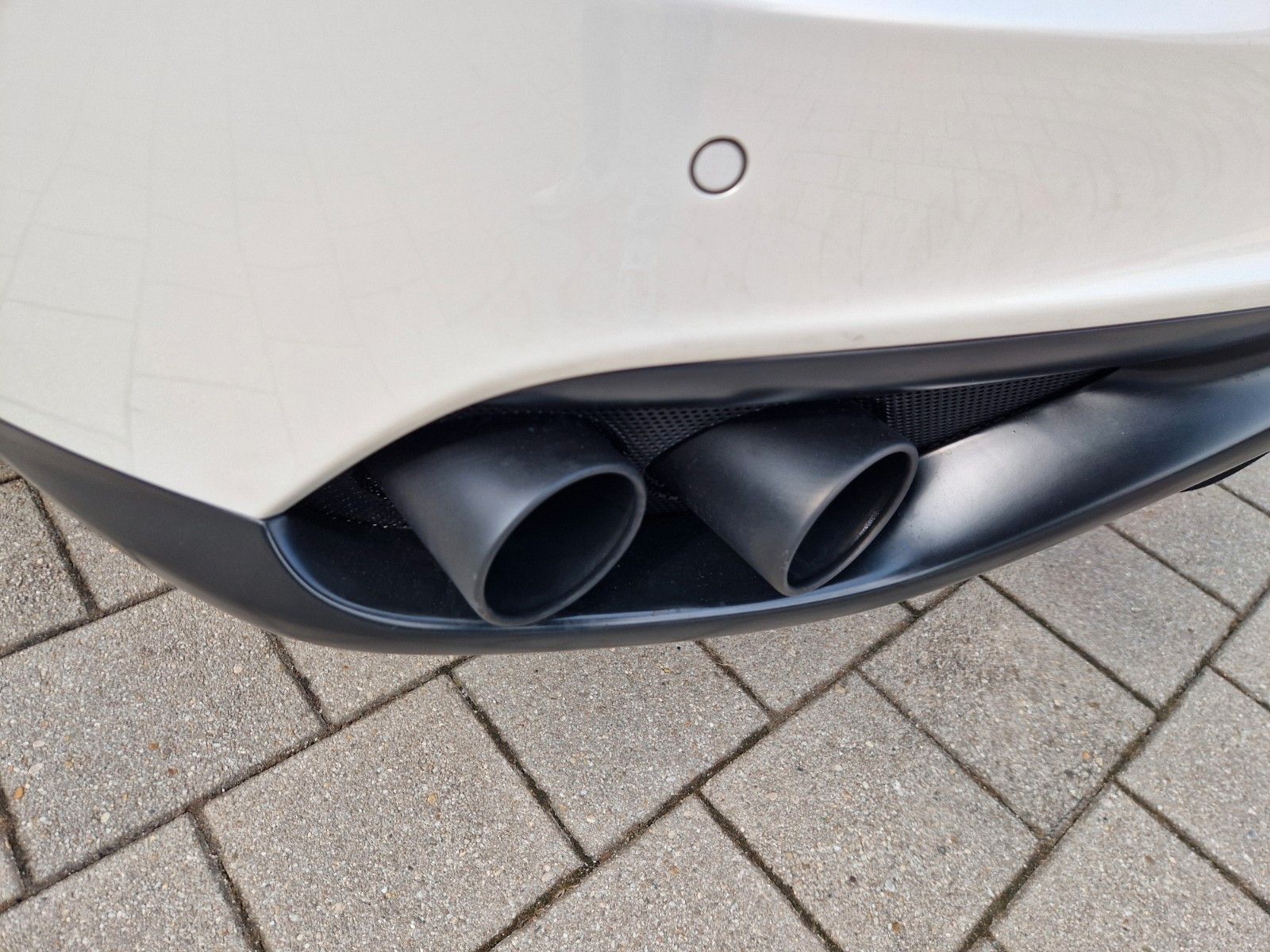 Fahrzeugabbildung Ferrari FF*dt. Auto*Lift*Carbon*Sitzbelüftung*Display*