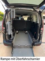 Volkswagen Caddy Maxi DSG *Rollstuhlrampe*Schwenksitz*Winde - VW Caddy Maxi Gebrauchtwagen in Stuttgart