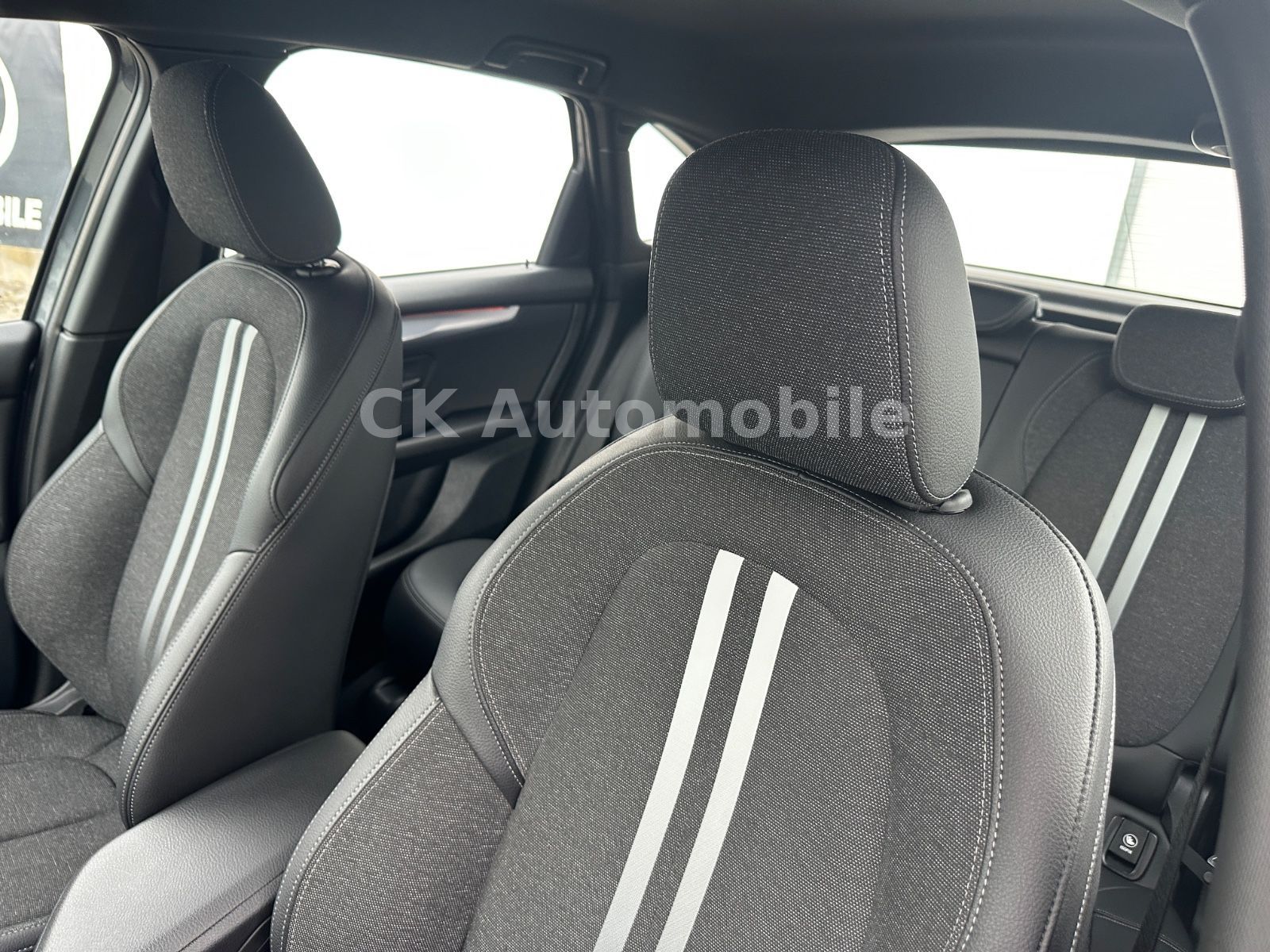 Fahrzeugabbildung BMW 218dxDrive Active Tourer M-Sport/Shadow-Line/LED