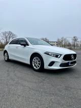 Mercedes-Benz Mercedes Benz A 200 / NEUE Allwetterreifen - Mercedes-Benz A 200 mit Benzin-Antrieb: Navigationssystem, Kleinwagen, Automatik