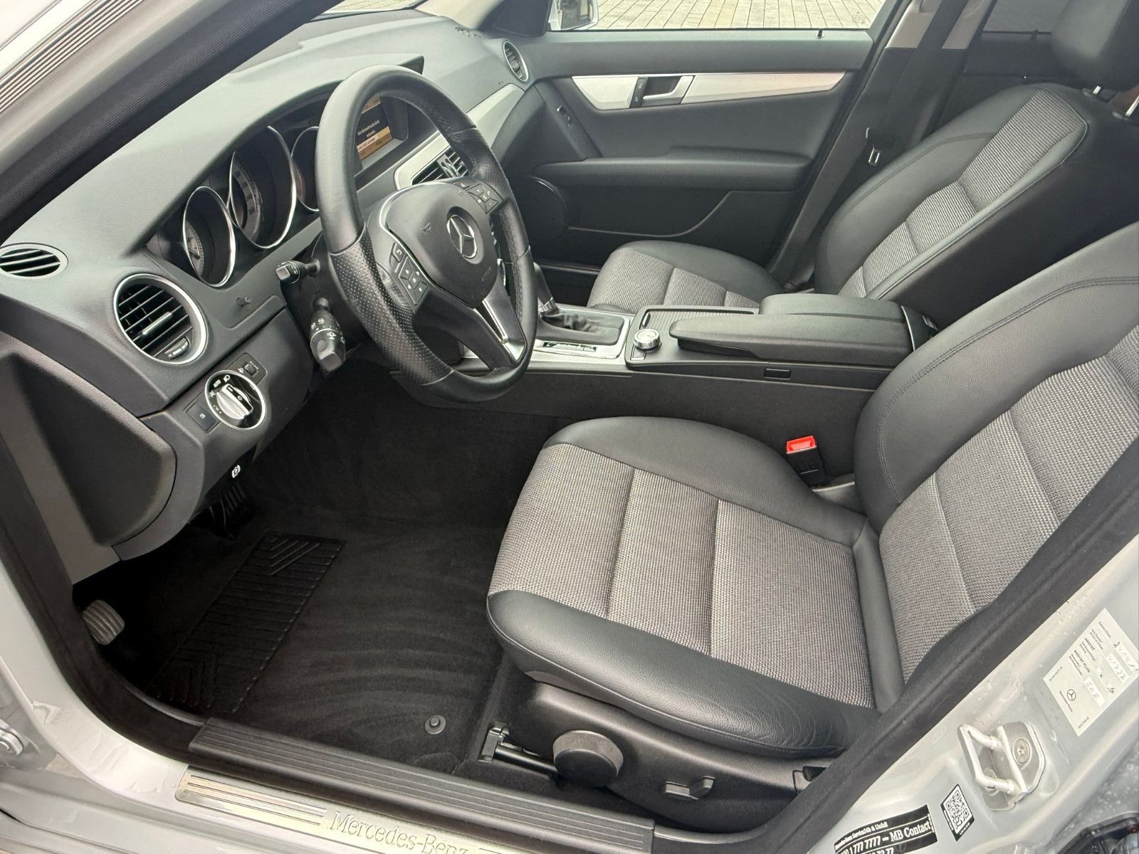 Fahrzeugabbildung Mercedes-Benz C 180 C -Klasse Lim. C 180 CGI BlueEfficiency