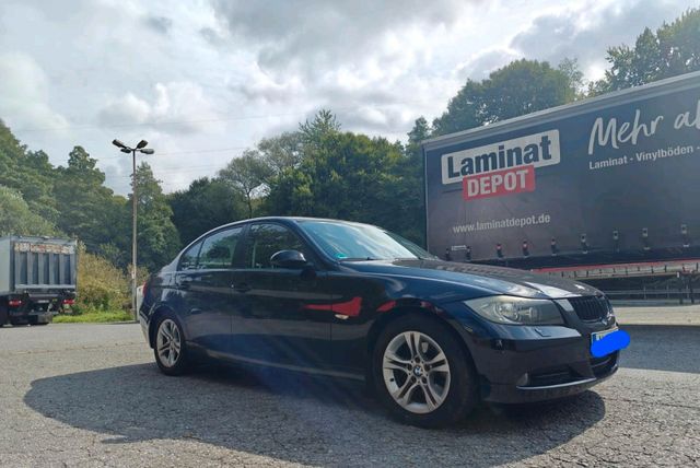 BMW 316i, 8fach bereift