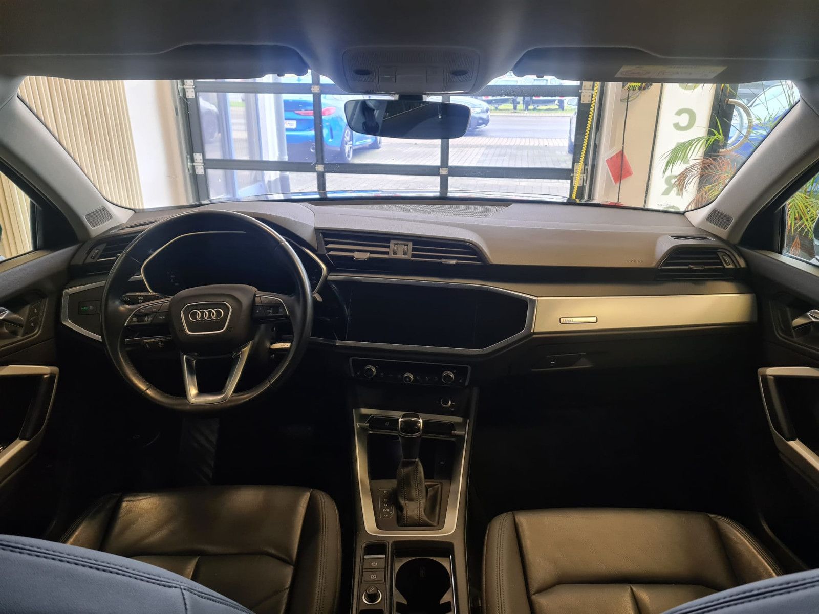 Fahrzeugabbildung Audi Q3 35 TFSI advanced / LED / AHK / KAMERA