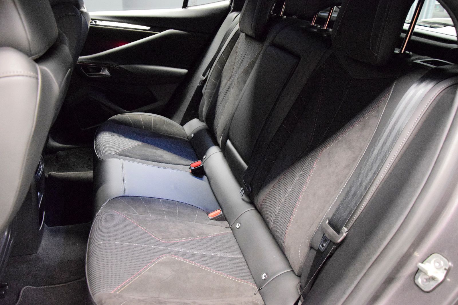 Fahrzeugabbildung DS Automobiles DS4 Performance Line Kamera Sitzheizung
