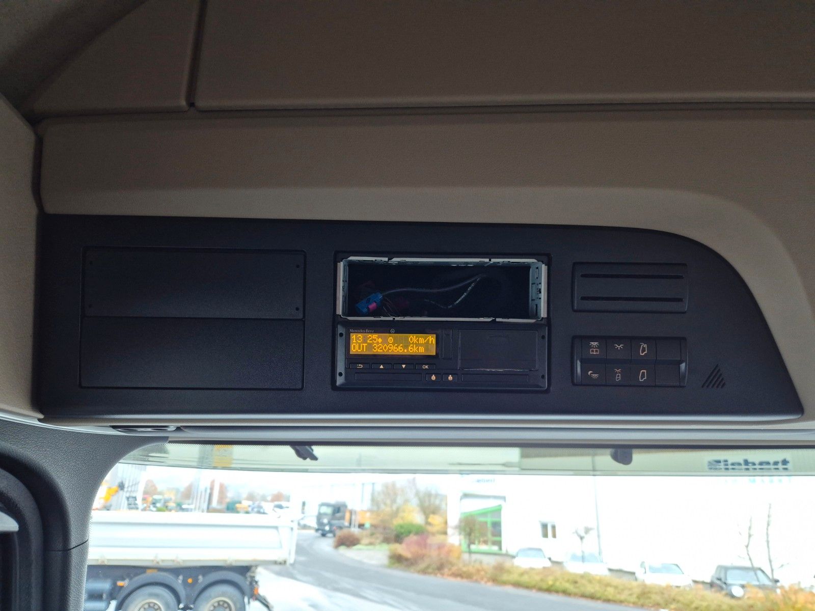 Fahrzeugabbildung Mercedes-Benz Actros 2543 LnR 6x2 Retarder