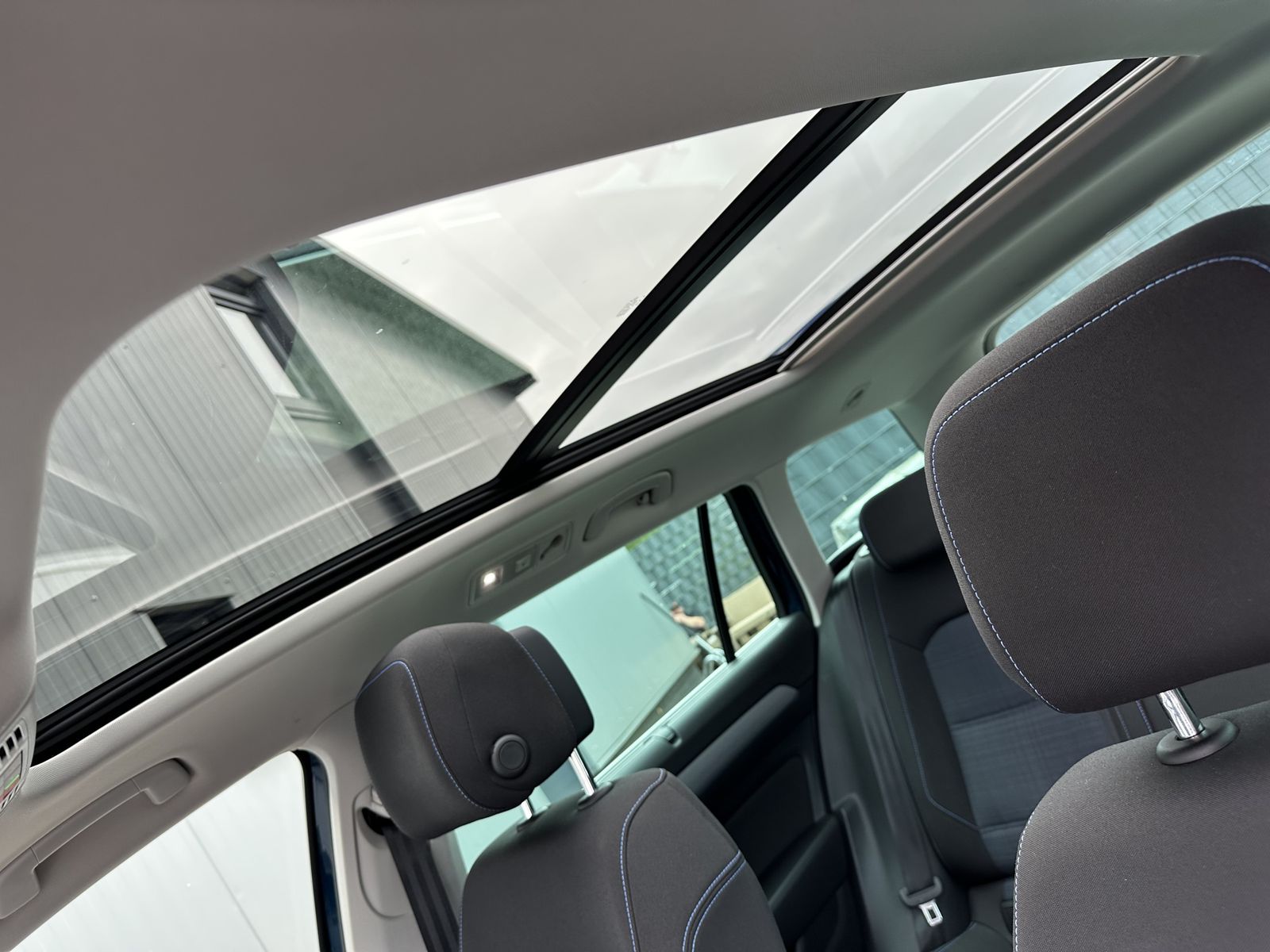 Fahrzeugabbildung Volkswagen Passat Variant 1.4 TSI DSG GTE NAV+LED+AHK+PANO