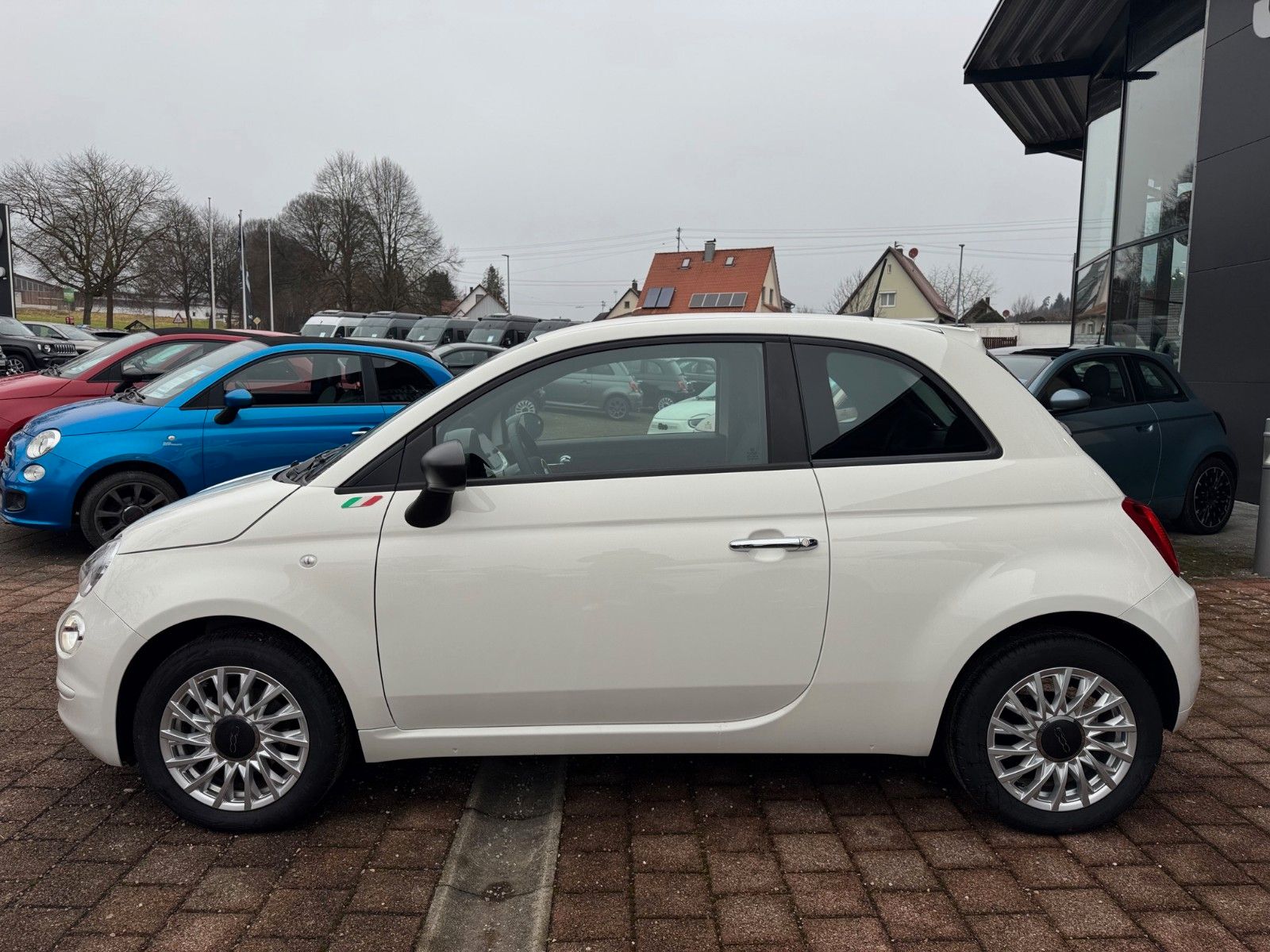 Fahrzeugabbildung Fiat FIAT 500 HATCHBACK NAVI KLIMAAUT.