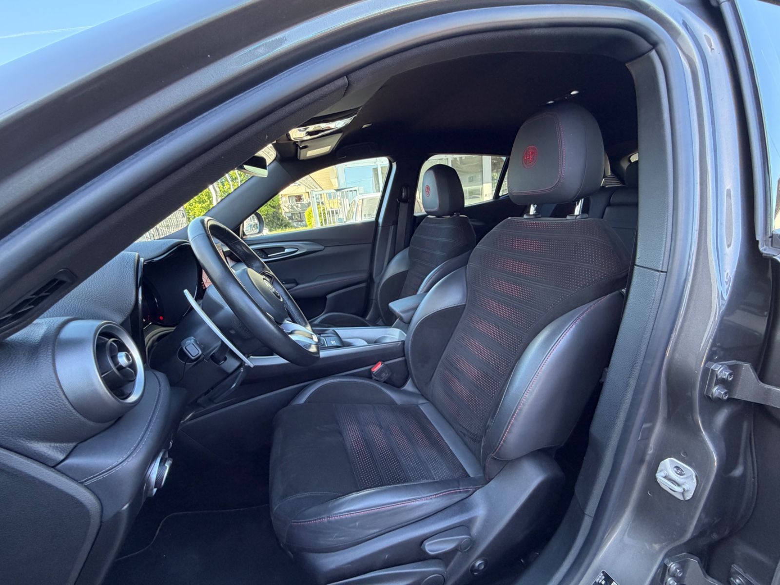 Fahrzeugabbildung Alfa Romeo Tonale Edizione Speciale/DNA/ACC/APPLE-CAR