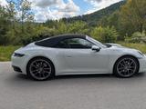 Porsche 992 Carrera Cabriolet Carrera - weiße Porsche 992