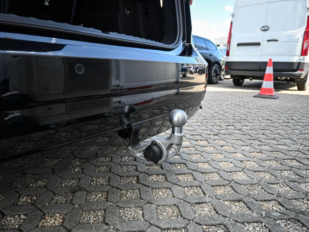 BMW 220i Active Tourer AHK PANO SpSitze RFK ShadowL