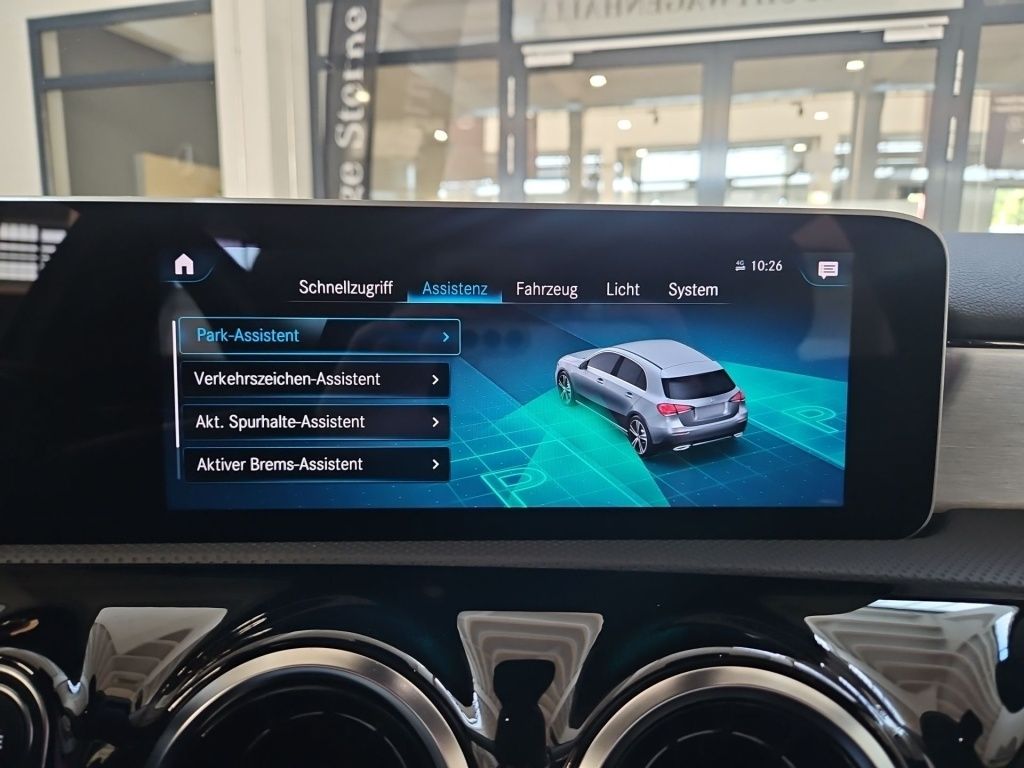 Fahrzeugabbildung Mercedes-Benz A 180 Progressive Night Navi LED Tempomat SHZ