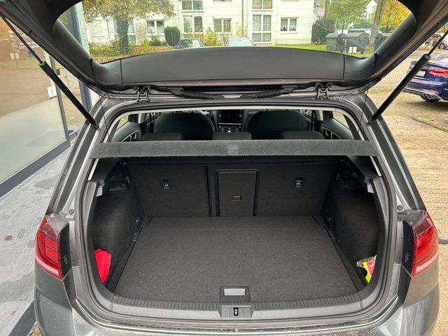 Fahrzeugabbildung Volkswagen Golf VII 1.5 Automatik+Navi+SHZ+Massagesitz+PDC+