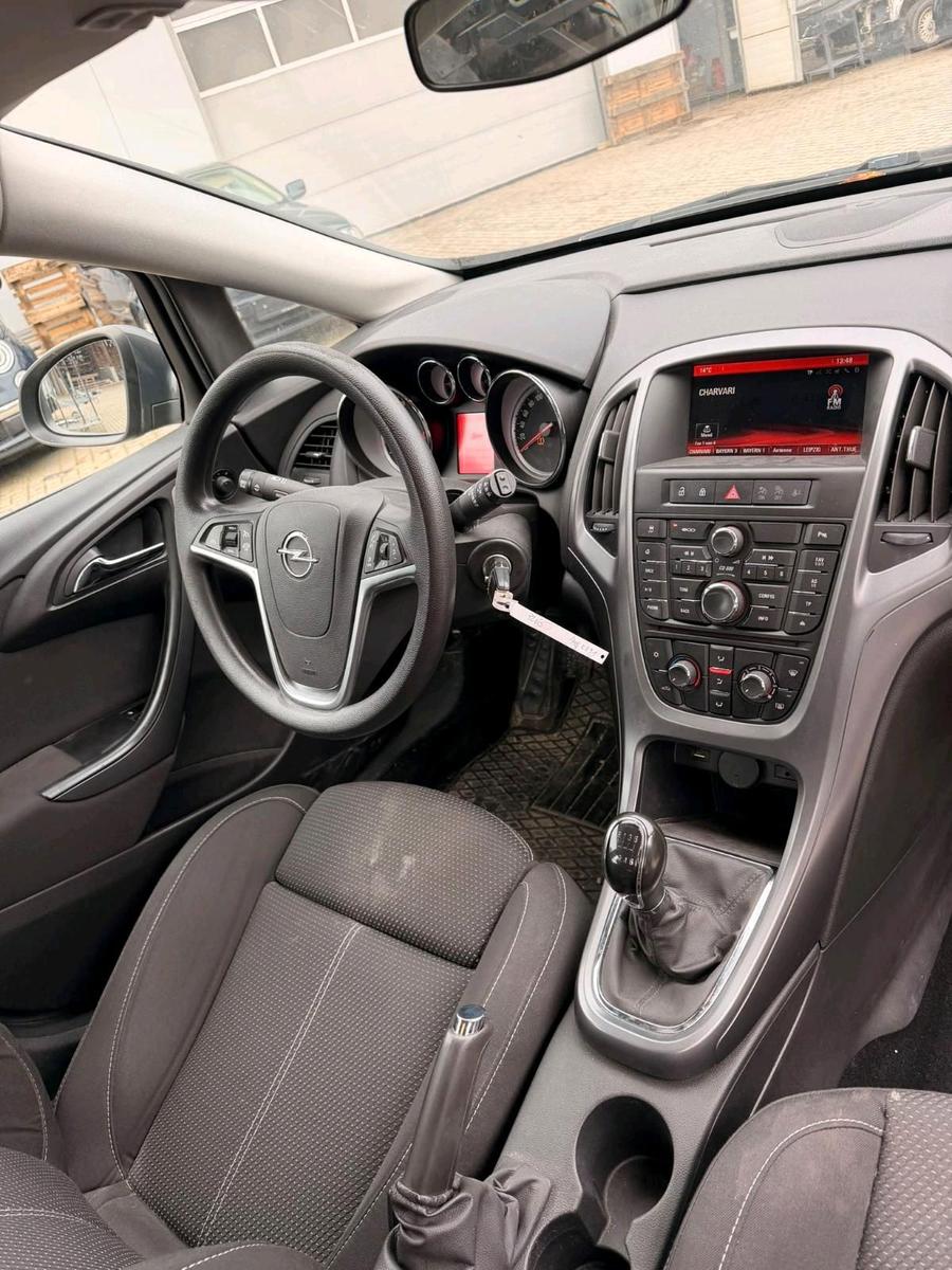 Opel Astra 2015 — photo 6