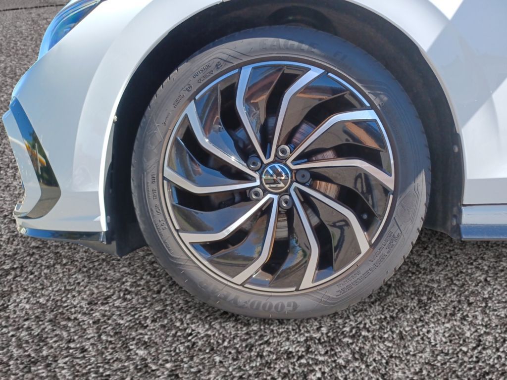 Fahrzeugabbildung Volkswagen Golf 1.5 TSI R-Line Navi, ACC, LED Plus, SWA