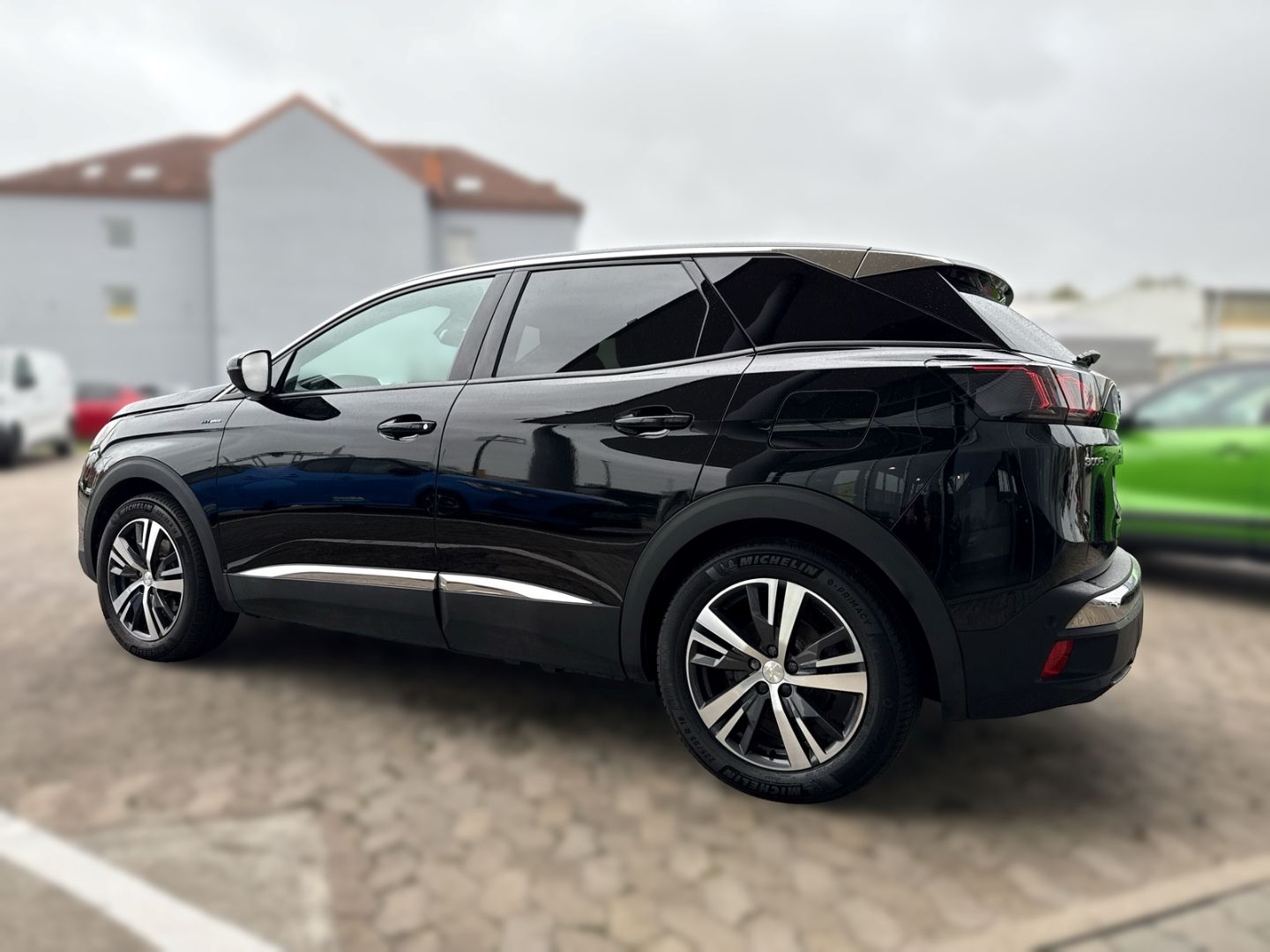 Fahrzeugabbildung Peugeot 3008 Hybrid 225 Allure Pack Navi Digitales Cockp