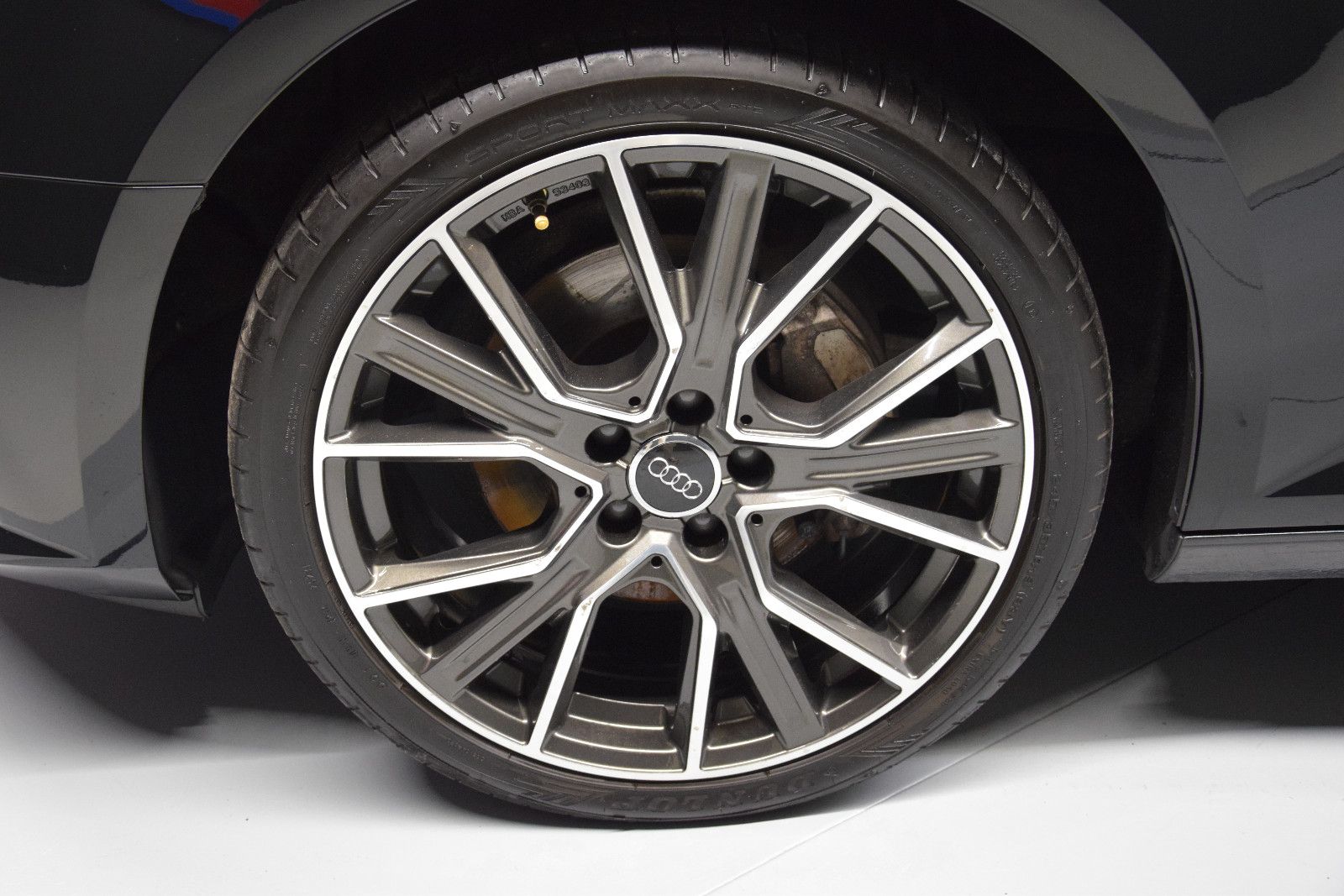 Fahrzeugabbildung Audi A4 Avant design HuD Kamera Bi-Xenon Virtual Temp