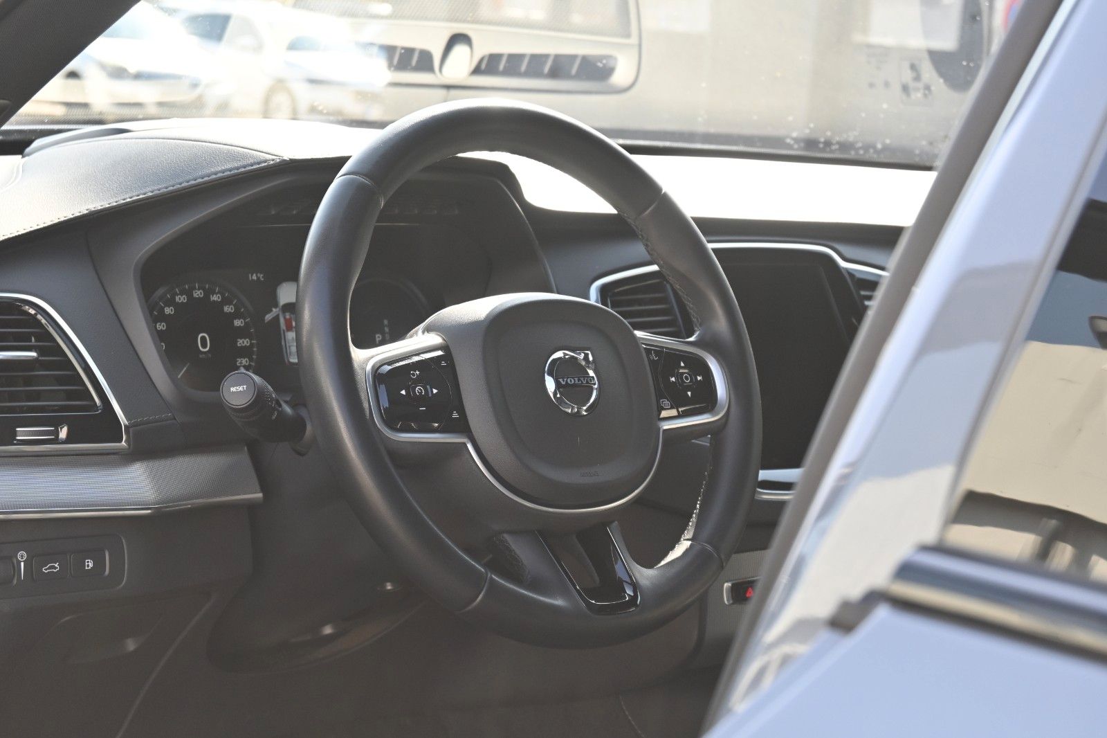 Fahrzeugabbildung Volvo XC90 R Design RC T8 Plug-In Hyb.AWD*LUFT*AHK*LED