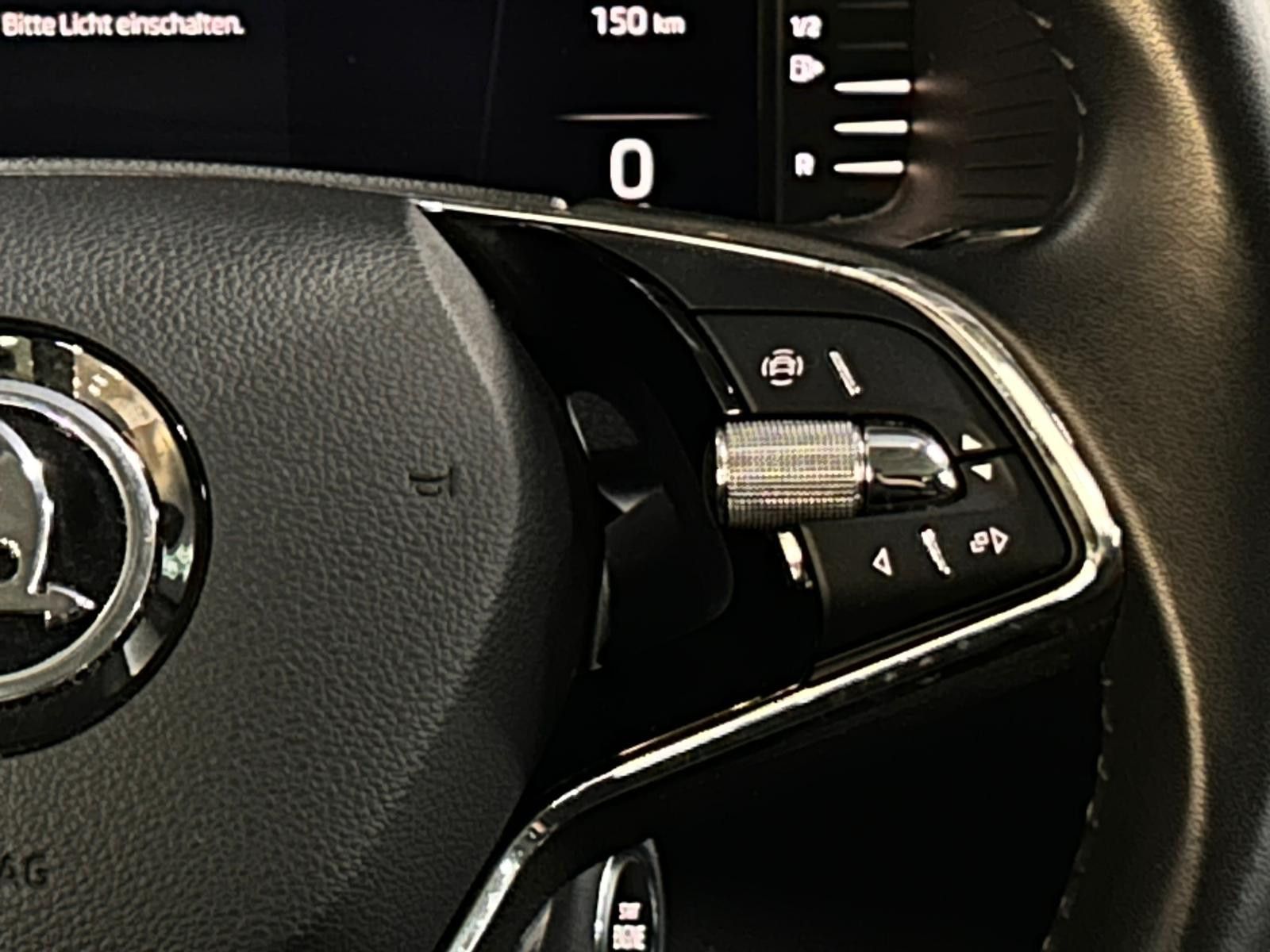 Fahrzeugabbildung SKODA Karoq 1.5 TSI Ambit Sport DESIGN+VIRTU+KAM+LED+