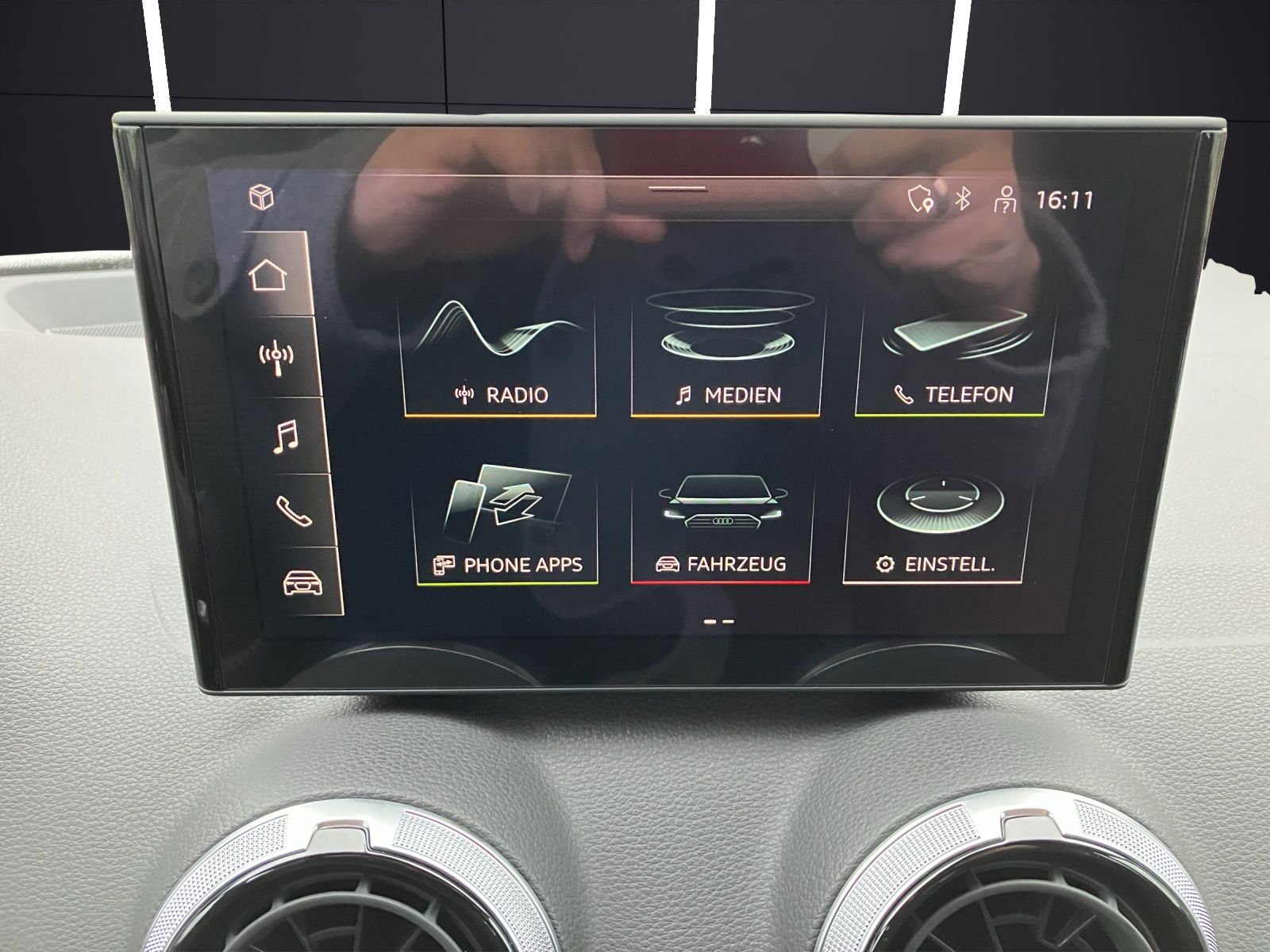 Fahrzeugabbildung Audi Q2 35 TFSI S-line S-tronic LED AHK AVC GRA PDC S