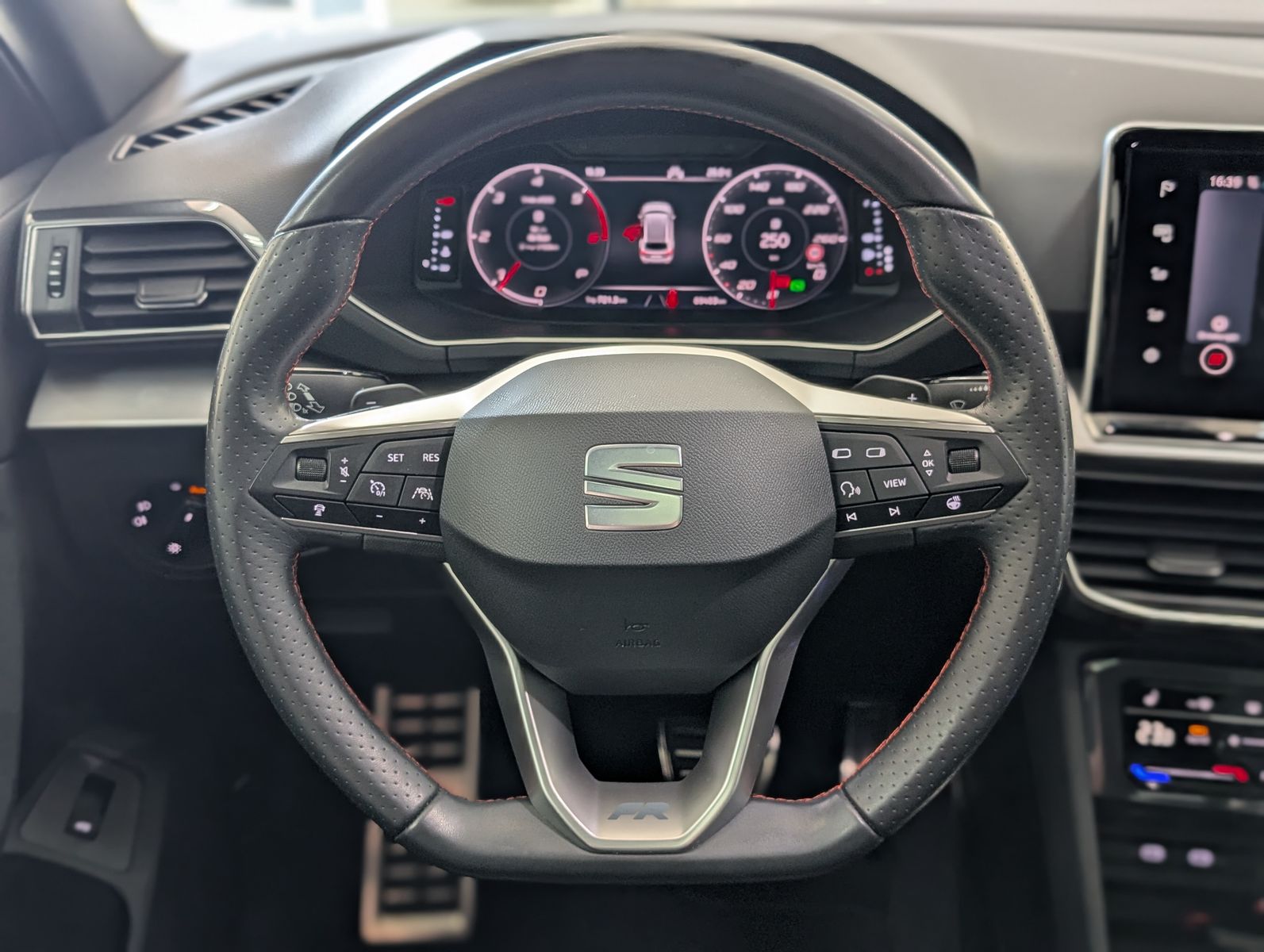 Fahrzeugabbildung SEAT Tarraco 2.0 FR ACC LED PANO AHK 360°KAMERA BEATS