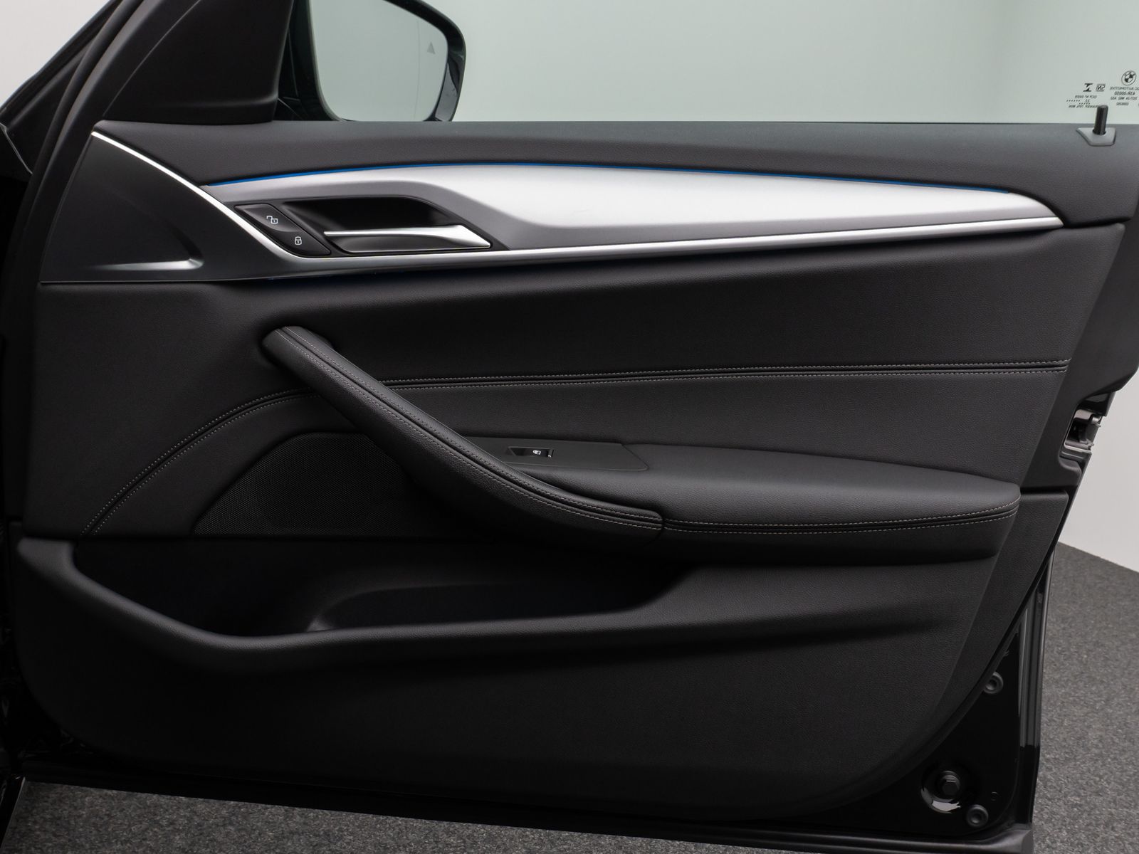 Fahrzeugabbildung BMW 530e Kamera DAB WLAN CockPitPro ACC Alarm LED