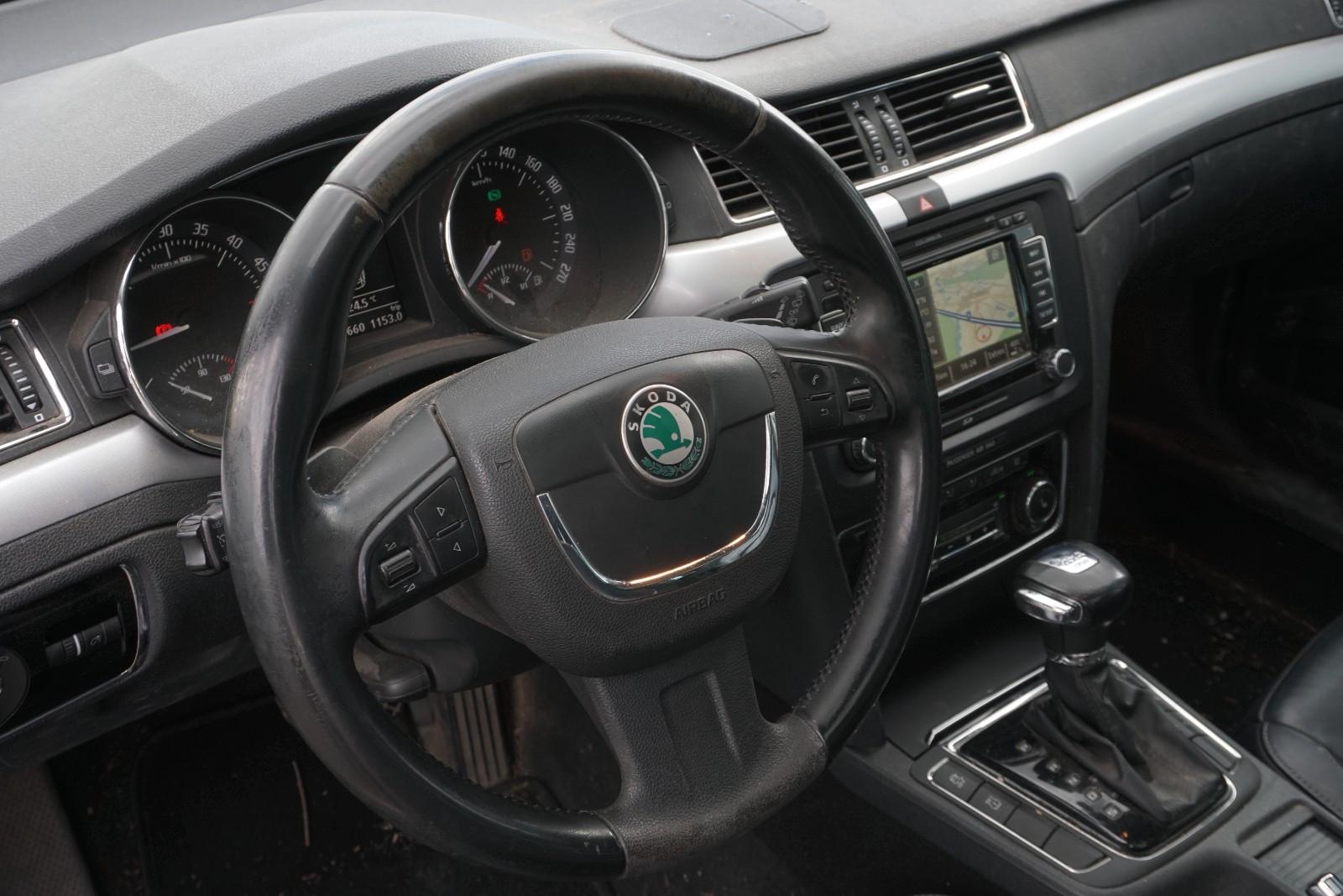 Skoda Superb 2013 — photo 18