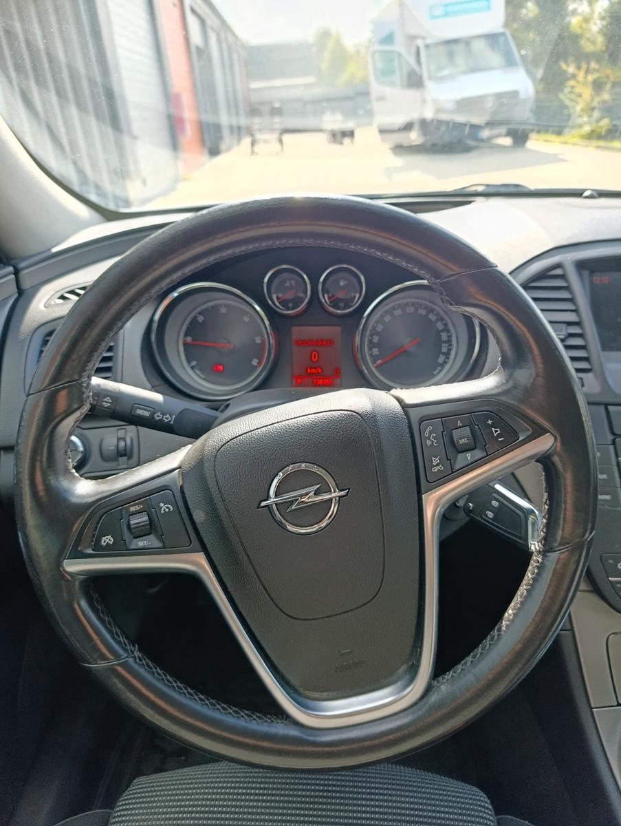 Opel Insignia 2011 — photo 11