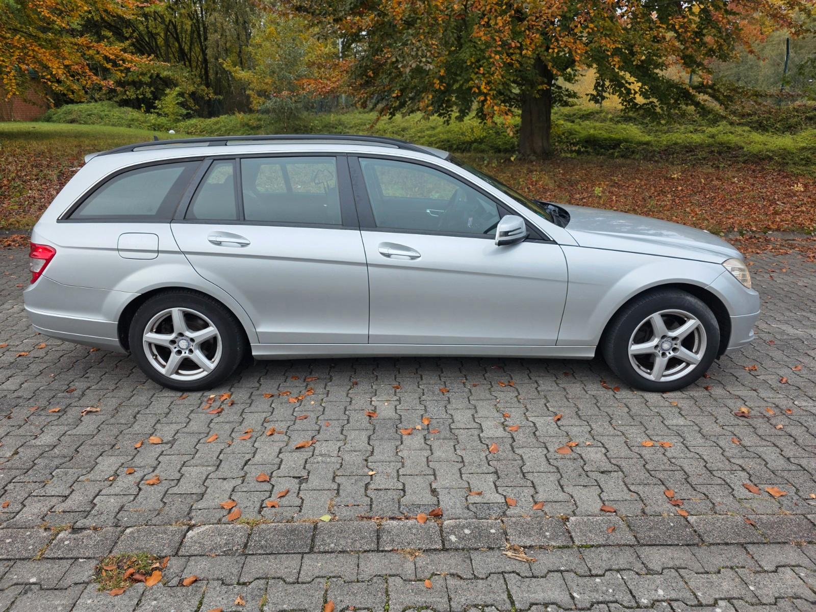 Mercedes-Benz C200 2010 — rear view
