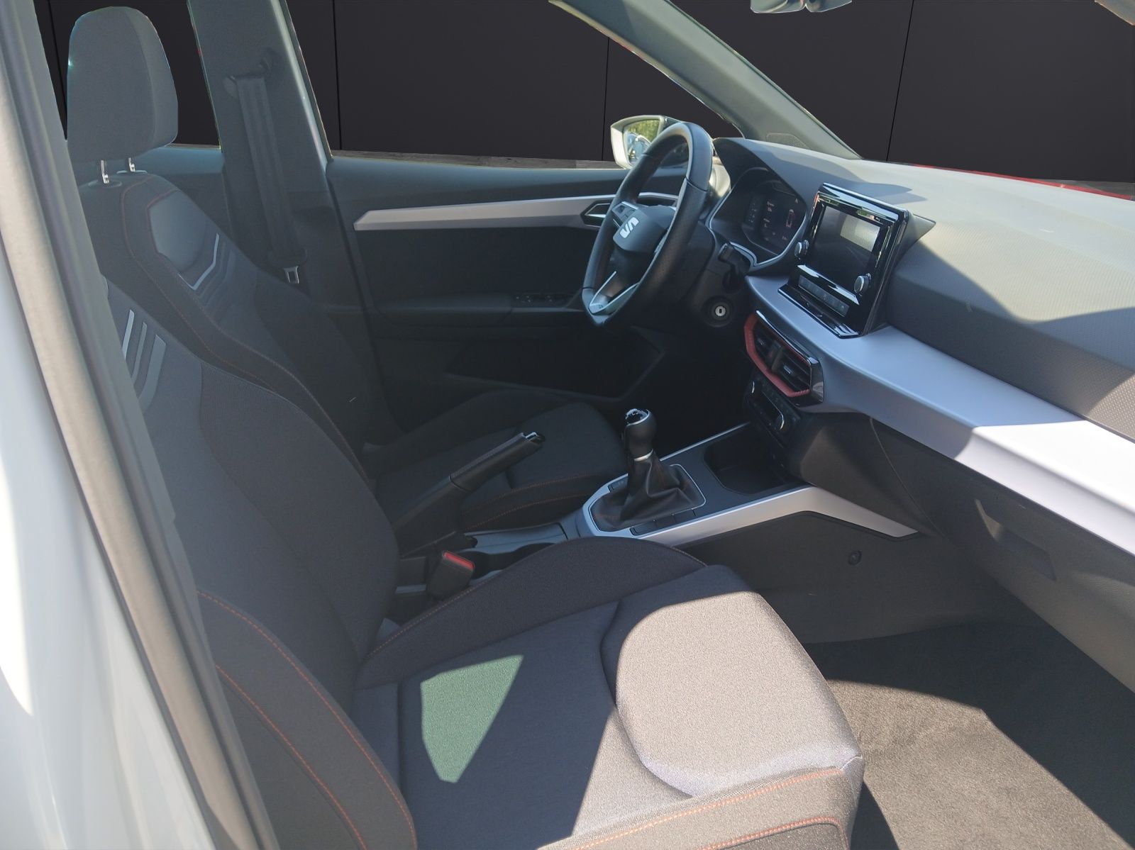 Fahrzeugabbildung SEAT Arona TSI FR-Line LED AID GRA PDC SH LM