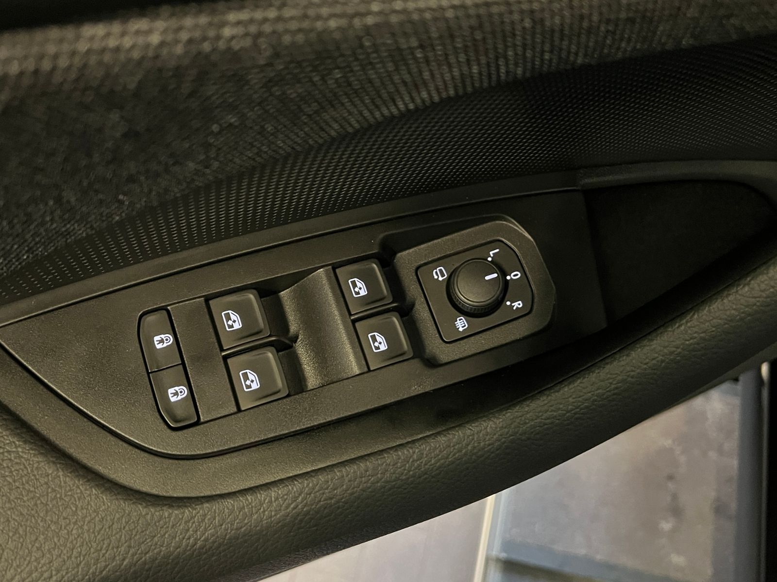 Fahrzeugabbildung SKODA Kodiaq Selection 2.0 TDI DSG *AHK, 7 Sitze, Pano