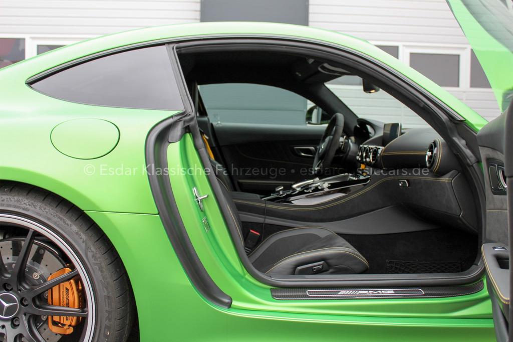 Mercedes-Benz AMG GT R