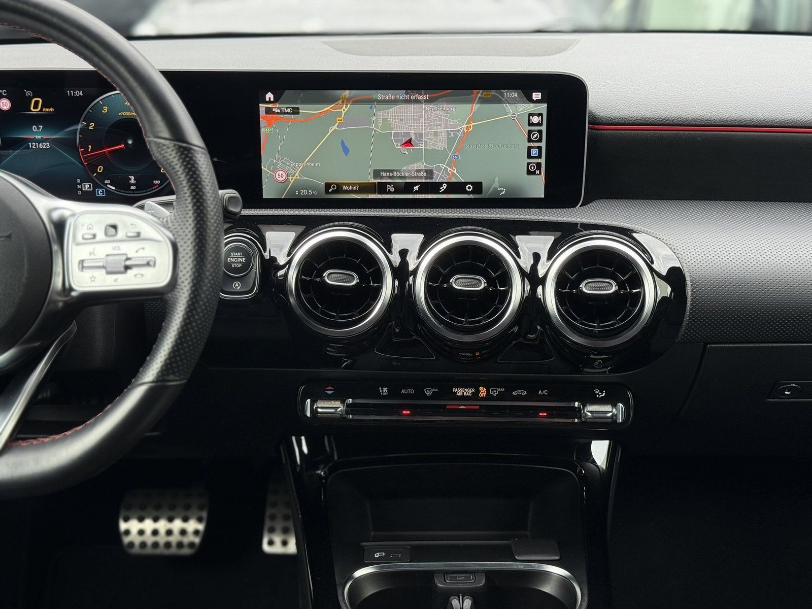 Fahrzeugabbildung Mercedes-Benz A 200 AMG*LED*NAVI-PREMIUM-PAKET*SITZHEIZUNG