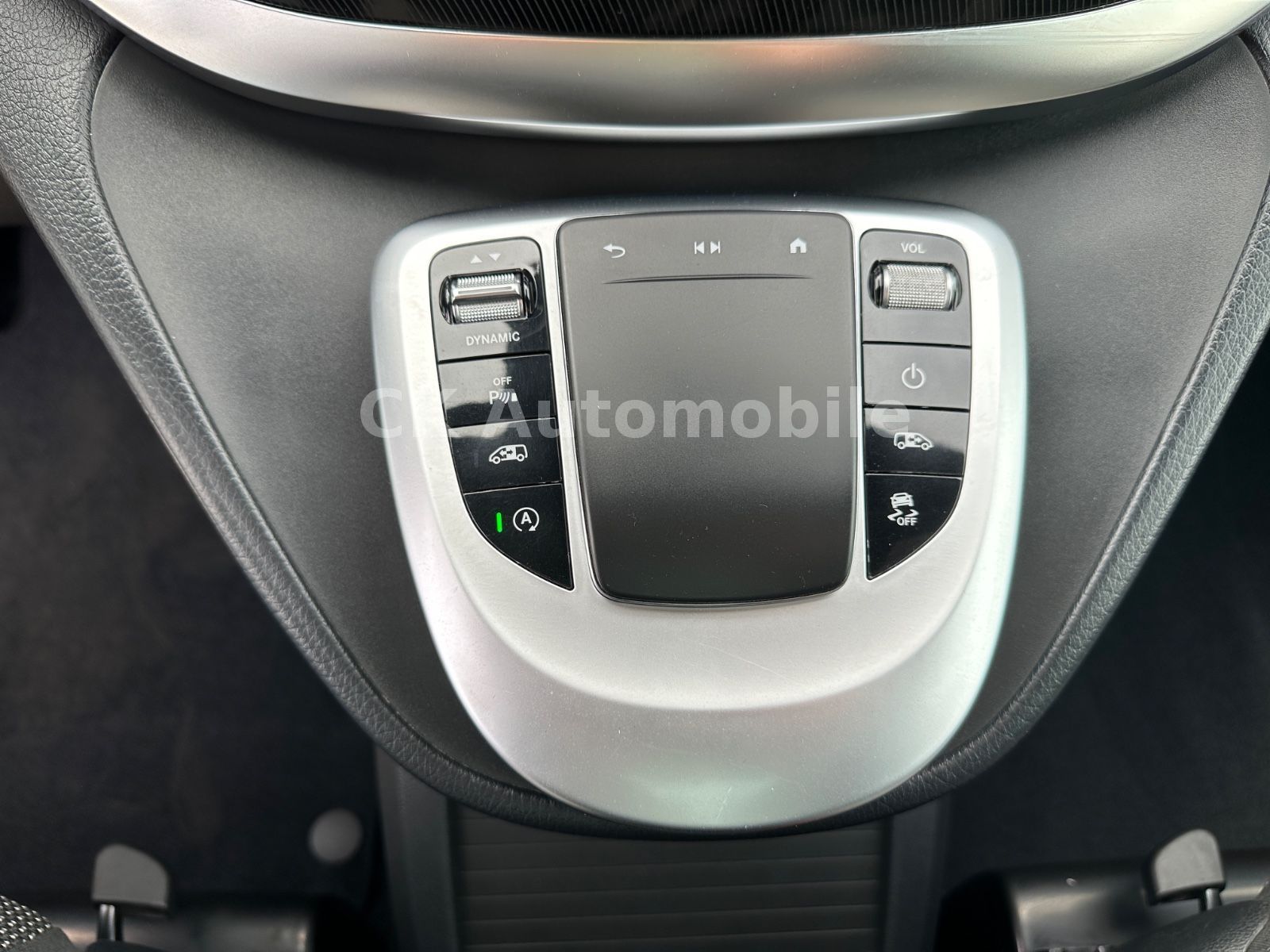 Fahrzeugabbildung Mercedes-Benz V300d EDITION 4Matic AMG-Line/7 Sitze/Pano/LED