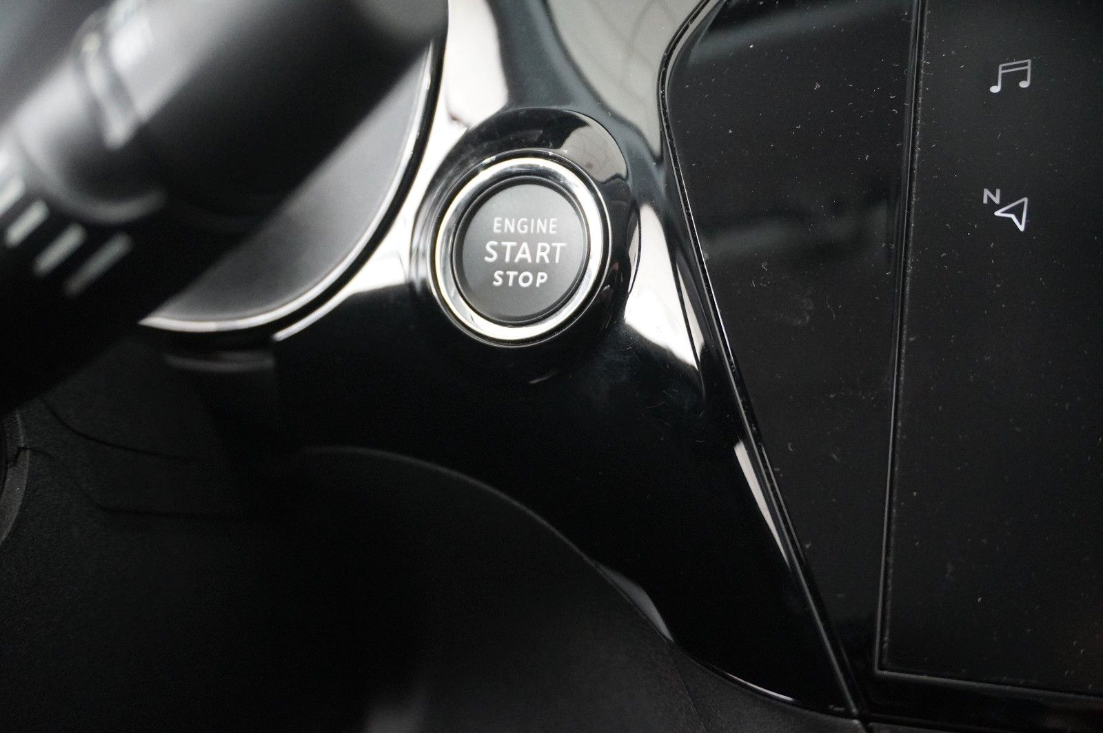Fahrzeugabbildung Opel Corsa-e F EDITION 7KW NAVI/VIRT/TEMP/DAB/WÄRMEP.