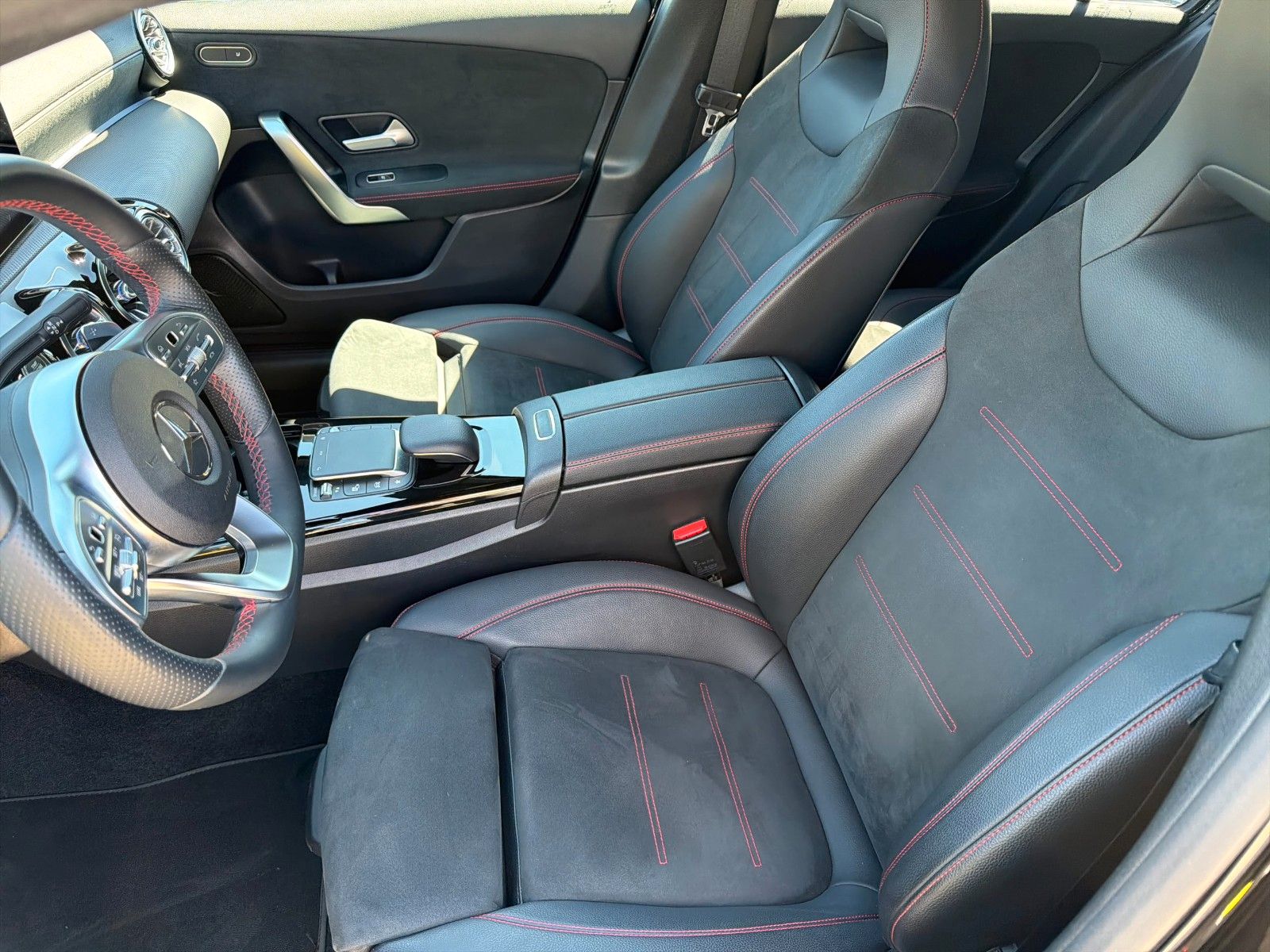 Fahrzeugabbildung Mercedes-Benz A 180 AMG Line, PARK-PAKET