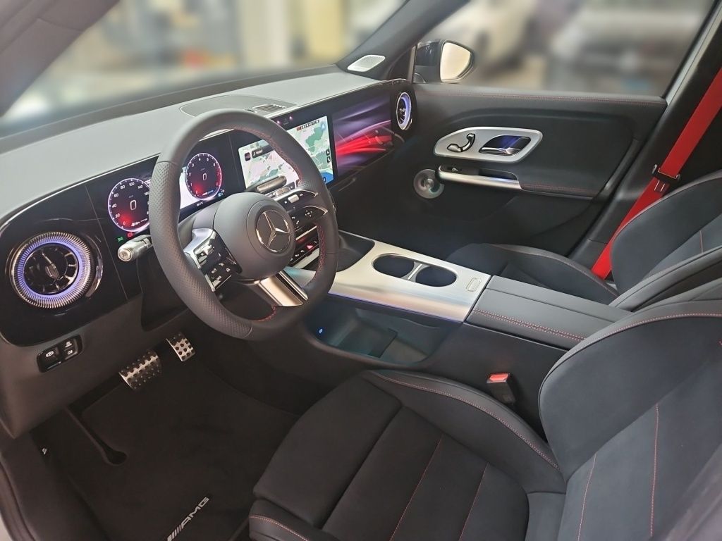 Fahrzeugabbildung Mercedes-Benz GLB 200 4MATIC +AMG+Night+AHK+DynLicht+Pano+