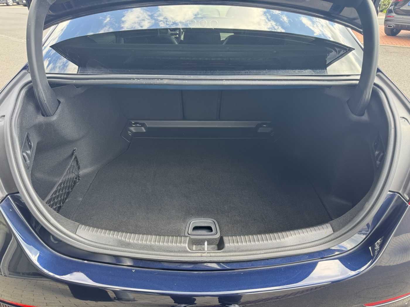 Fahrzeugabbildung Mercedes-Benz C 200 4M 9G AMG+Pano+DistrPro+AHK+360+ Ambiente