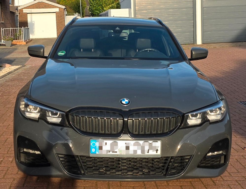 Image of BMW 330