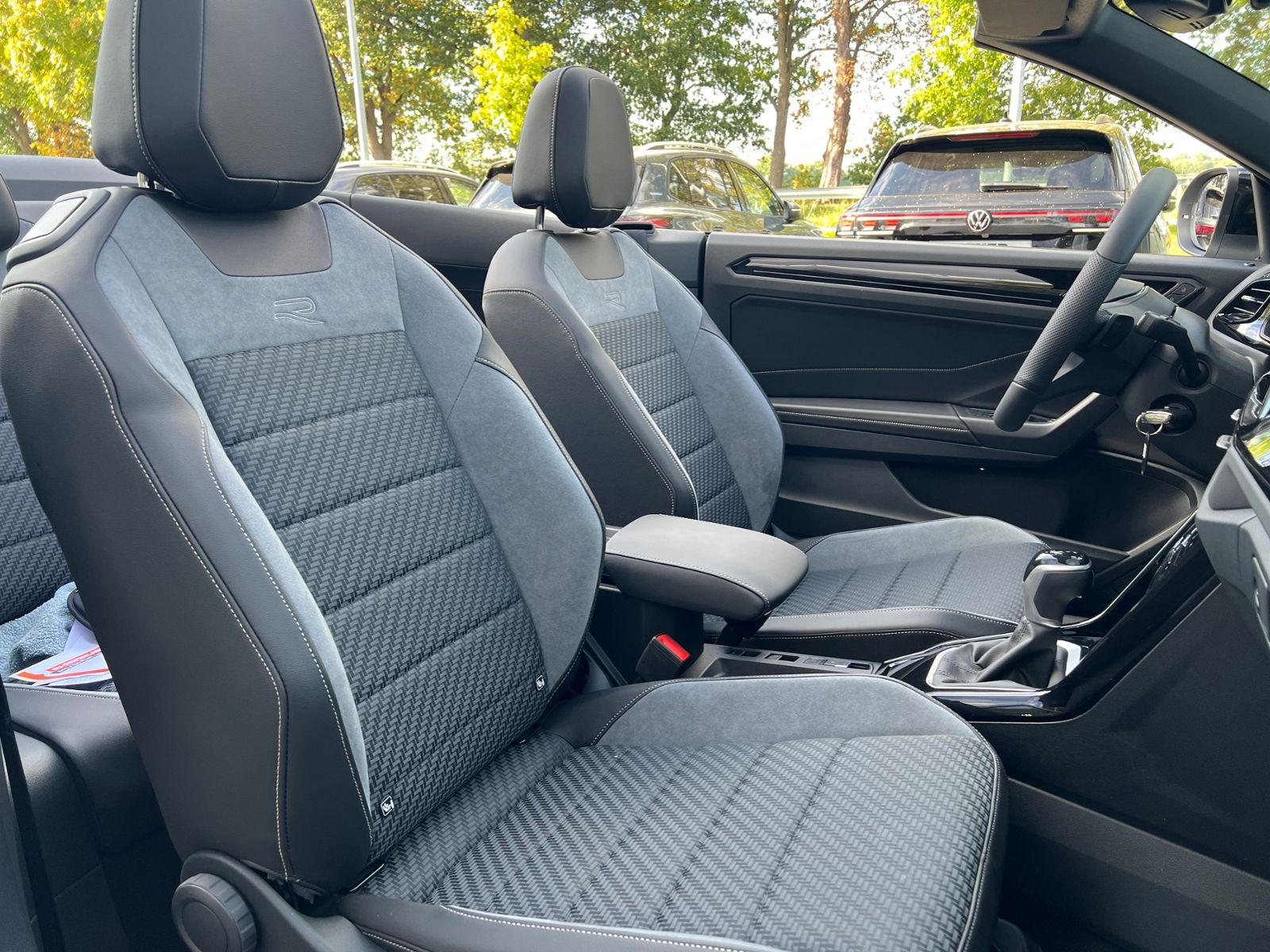 Fahrzeugabbildung Volkswagen T-Roc Cabriolet R-Line 1.5 TSI DSG *AHK, Soundsy